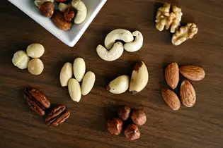 Pecans vs. Walnuts - Taste, Nutrition, Benefits & More
