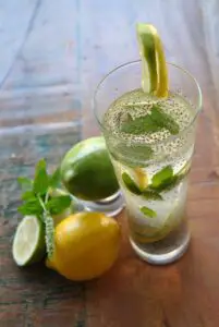 lemon water with chia seeds